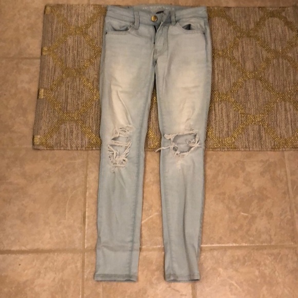 American Eagle light wash jeans - Picture 2 of 5
